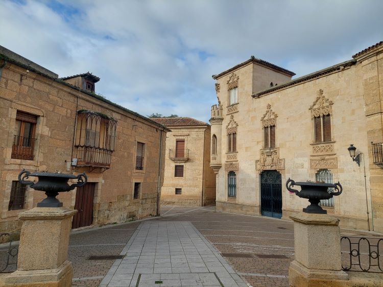 Casa Marquesa Cartago, Plaza San Salvador