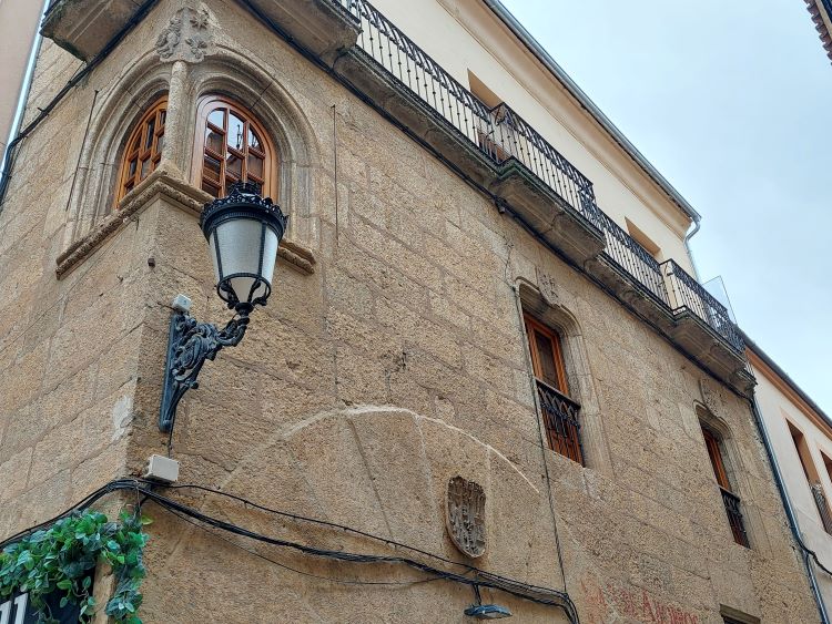 Casa de los Núñez, Chaves y Robles