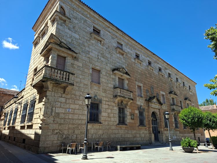 Casa del Conde de Alba de Yeltes