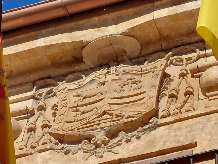 Palacio Episcopal escudo