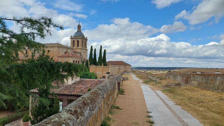 Paseo de ronda muralla, Montarco y catedral