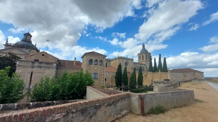 Paseo de ronda muralla, catredral y cerralbo