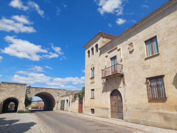 Puerta de Amayuelas. Casa de los Velasco