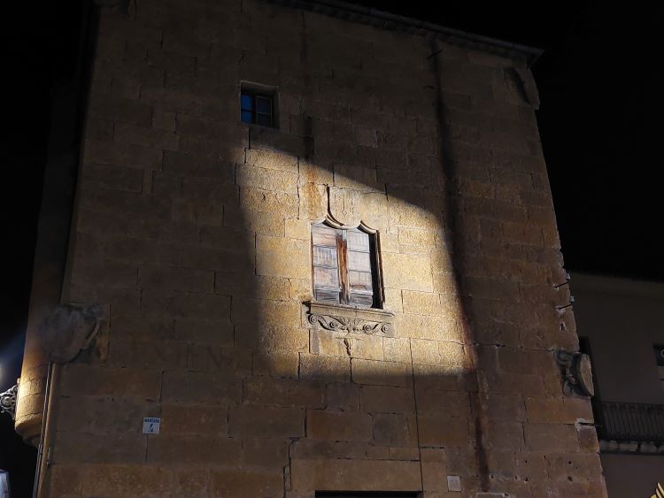 Torreón de los Chaves luz