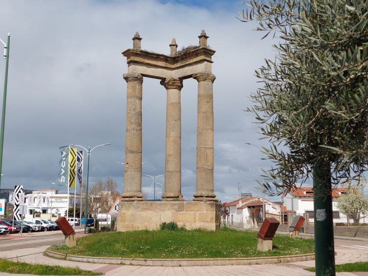 Tres Columnas